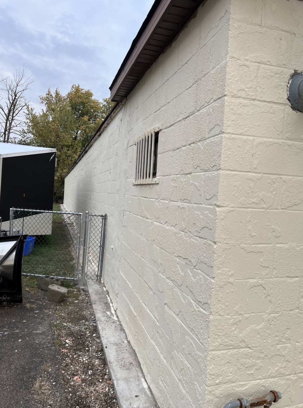 Side wall and rear yard